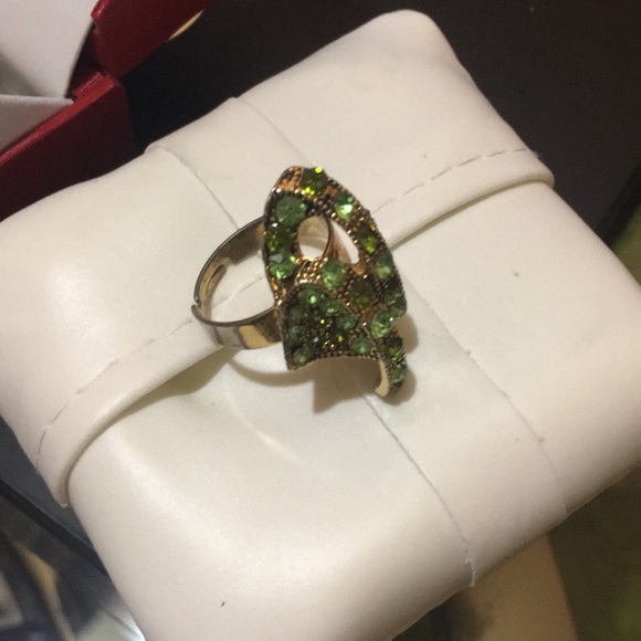 Beautiful ring - Picture 4 of 5